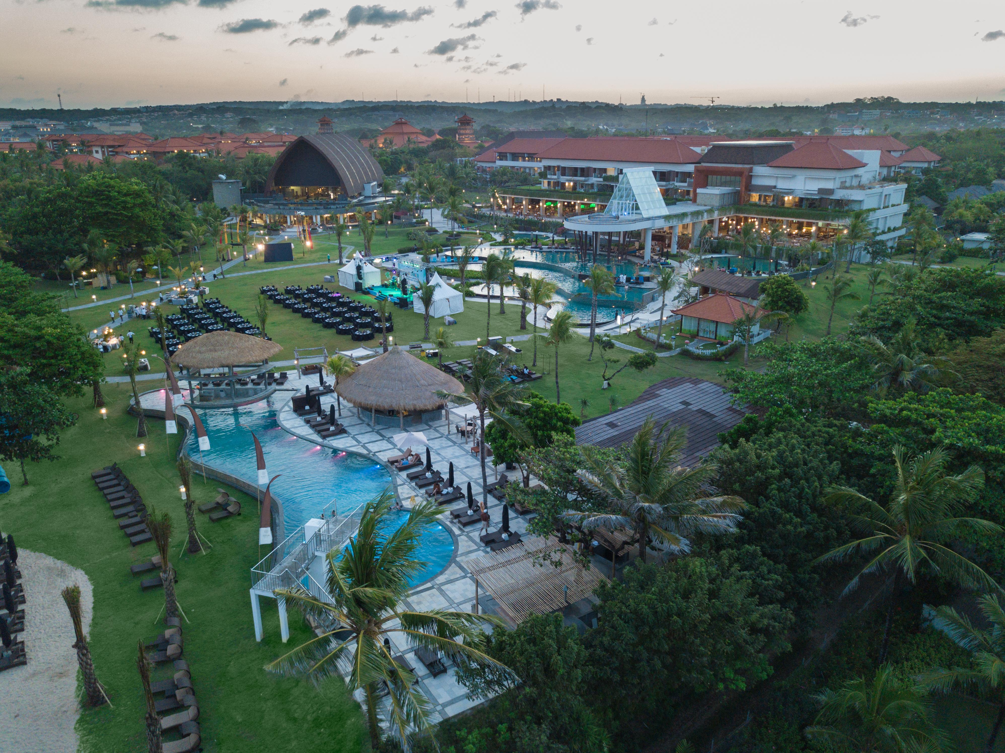 努沙杜瓦梅鲁萨卡酒店 外观 照片 Aerial view of the resort