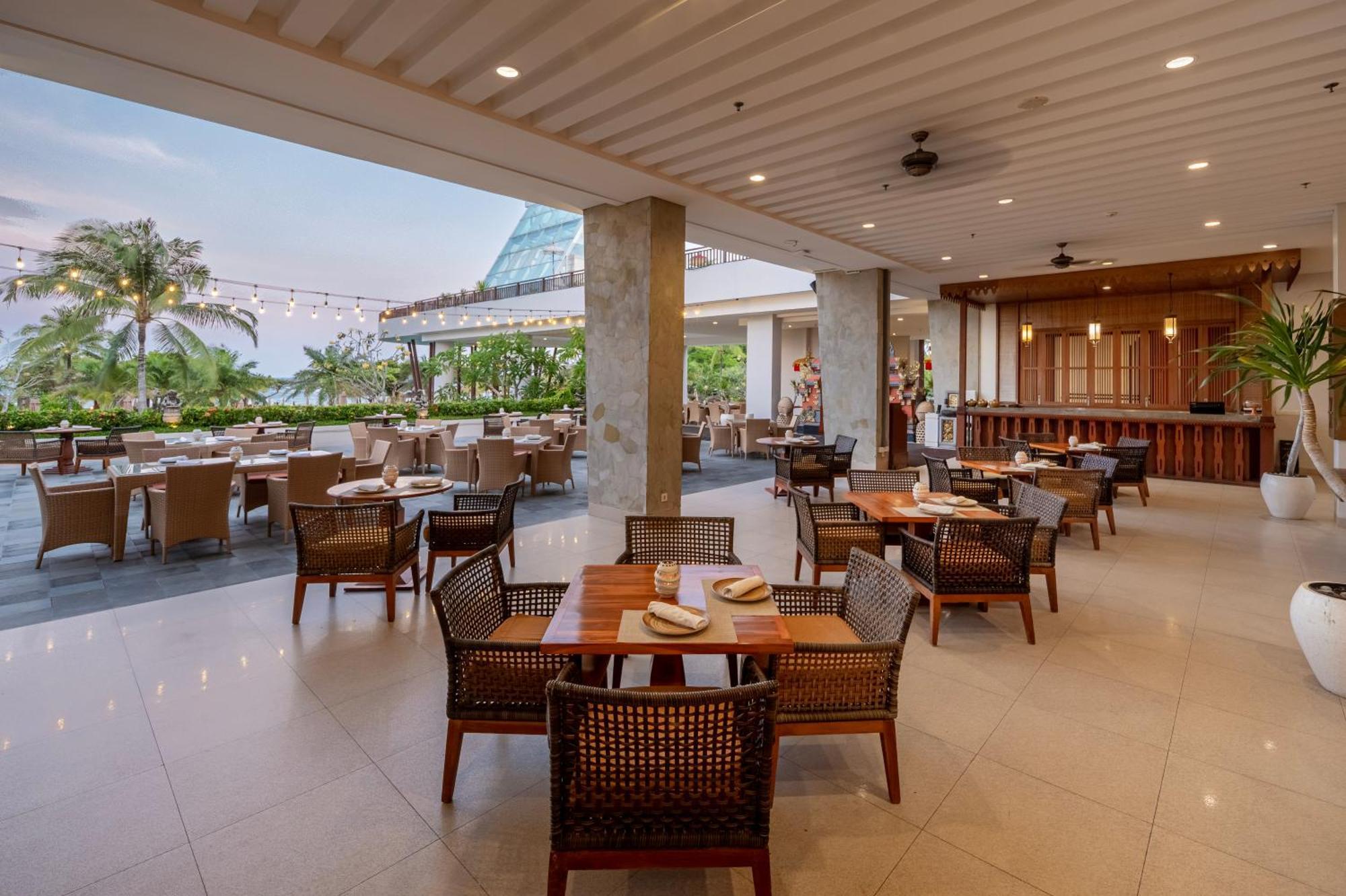 努沙杜瓦梅鲁萨卡酒店 外观 照片 The Deck