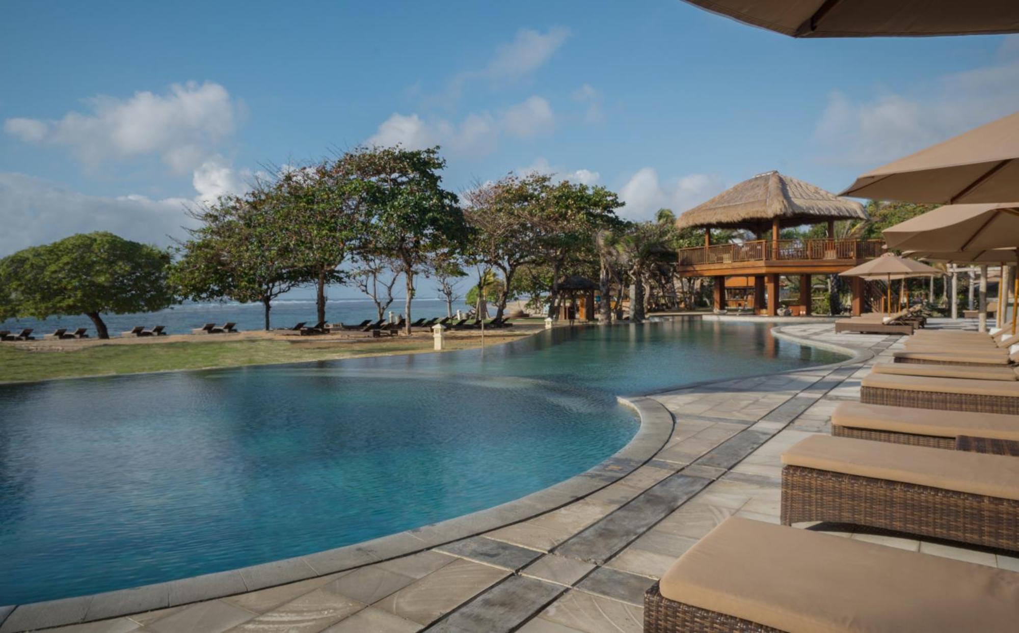 努沙杜瓦梅鲁萨卡酒店 外观 照片 The resort's main pool